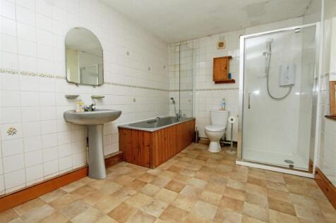 Family Bathroom.jpg