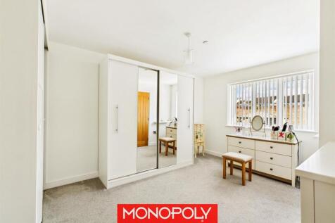 Dressing Room - Bedroom 4.jpg
