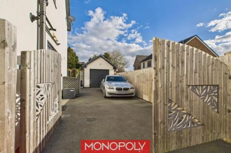 Detached Garage