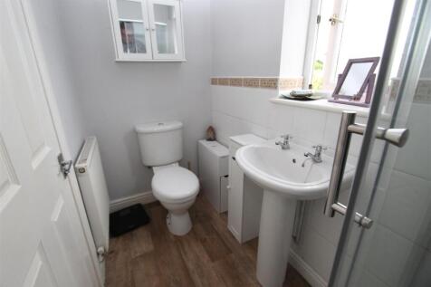 Master Ensuite...JPG