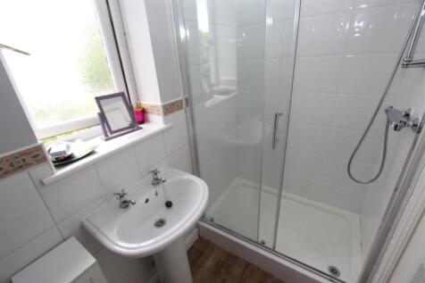 Master Ensuite.JPG
