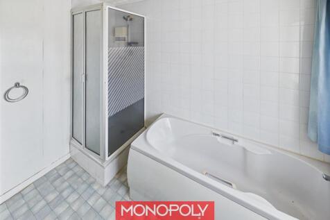 Bathroom..jpg