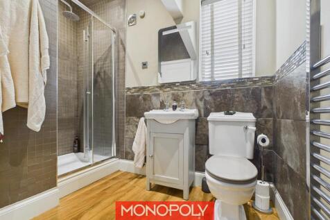 Bathroom Near Bed 3