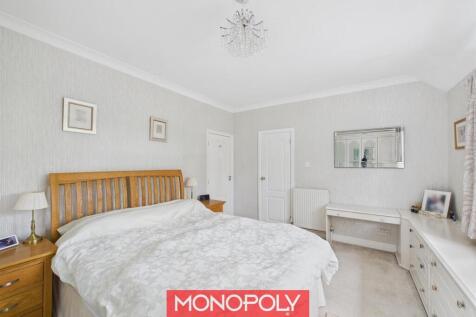 Master Bedroom..jpg
