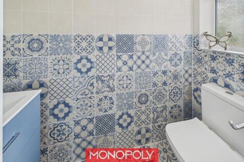 Ensuite Cloakroom.jpg