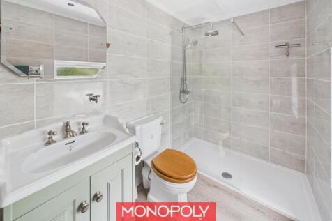 Ensuite Bedroom 2.jpg