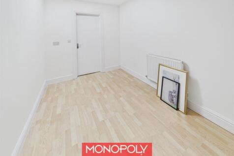 Converted Garage \ Bedroom 5