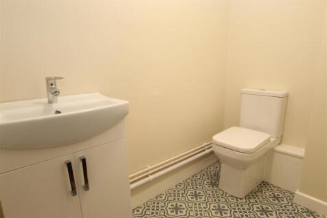 Downstairs WC.JPG