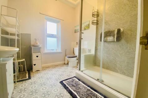 flat 4 41 ave bath 