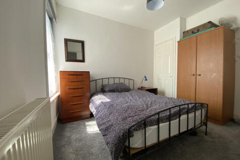 bedroom 1 clarance 