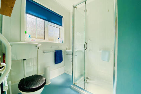 mariana shower room 