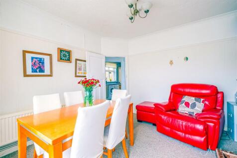 Sitting/dining room