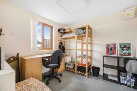 Craft room/workshop/office space