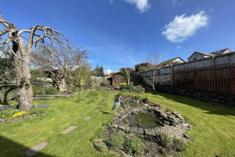 Garden to rear