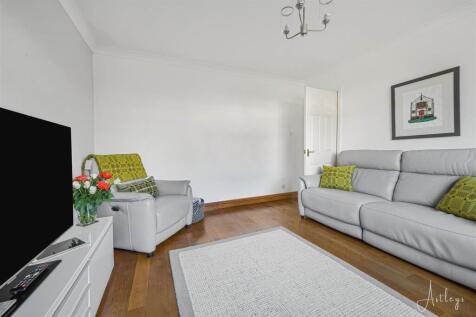 Living room/bedroom 3