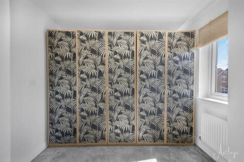 Dressing room/bedroom 5