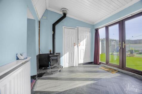 Second lounge