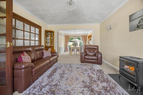 Lounge/dining area