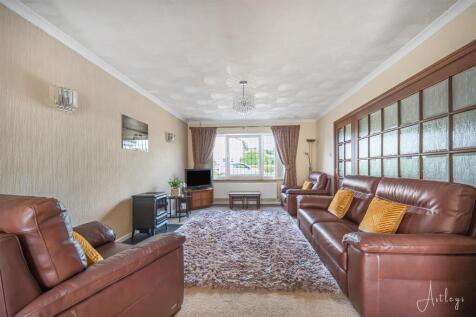 Lounge/dining area