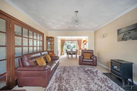 Lounge/dining area