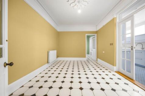 Utility/shower room