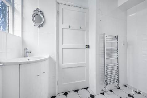 Utility/shower room