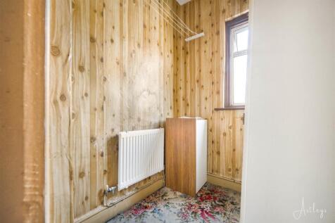 Dressing room/laundry room