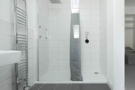 FIRST FLOOR ENSUITE SUNNINGDALE.jpg