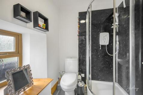 Ensuite shower room