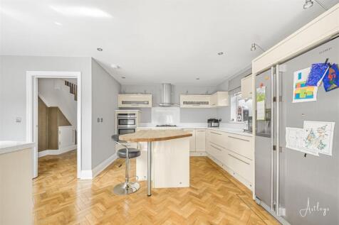 Open plan kitchen/dining/family room