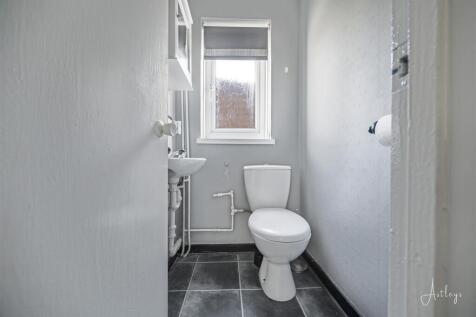 Utility room/cloakroom
