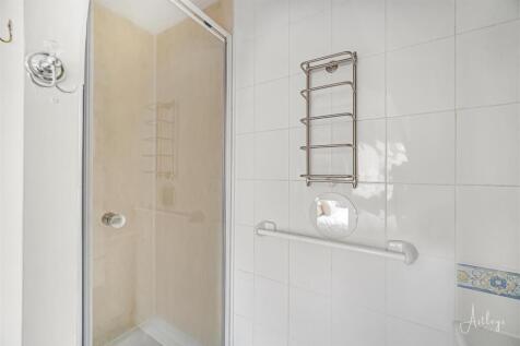 Ensuite shower room