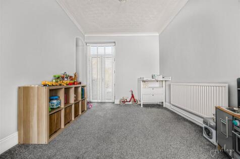 Dining/sitting room
