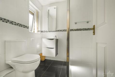 Ensuite shower room