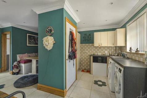 Utility Room/Breakfast area