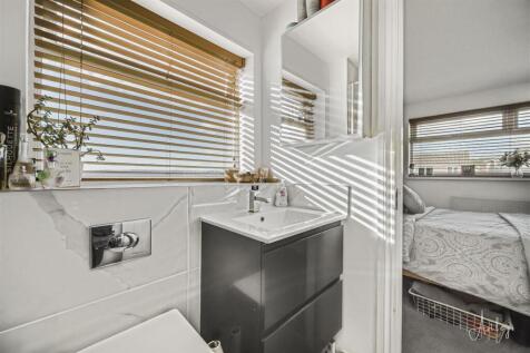 Ensuite shower room