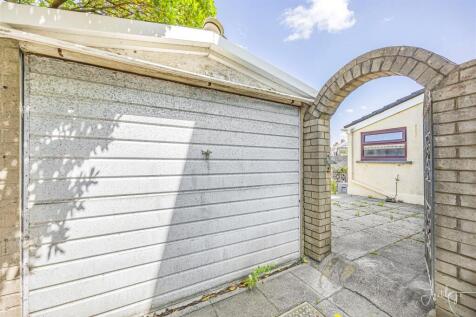 Detached garage