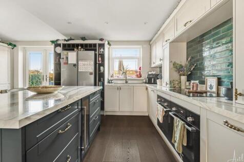 Open Plan Kitchen/Living Area