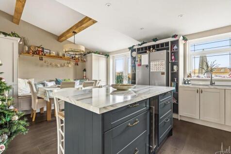 Open Plan Kitchen/Living Area