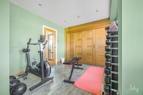 Bedroom five/gym/utility