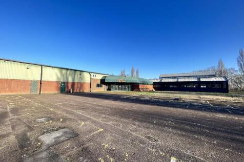 Parking and entrance 2 5083.jpg