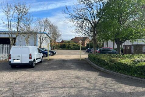 entrance to car park 11 04 24.jpg