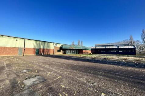 Parking and entrance 2 5083.jpg