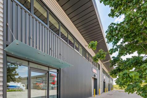 8646665exterior32800.jpg