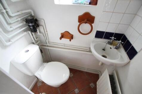 Downstairs toilet.JPG