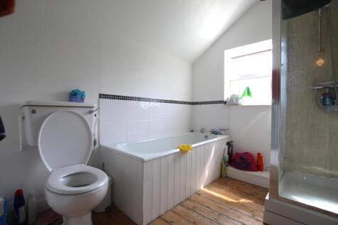 Bathroom.JPG