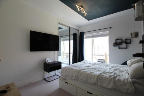 Bedroom 1 alt