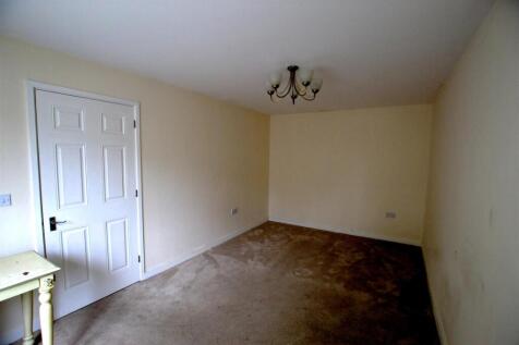 Bedroom 1 alt.JPG