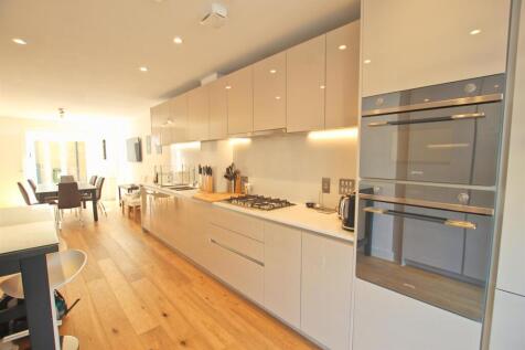 Kitchen Long.jpg