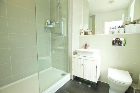 ensuite to master.jpg